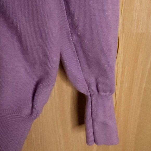 Vine & Love Light Purple V Neck Shoulder Detail Sweater Small - Picture 4 of 7